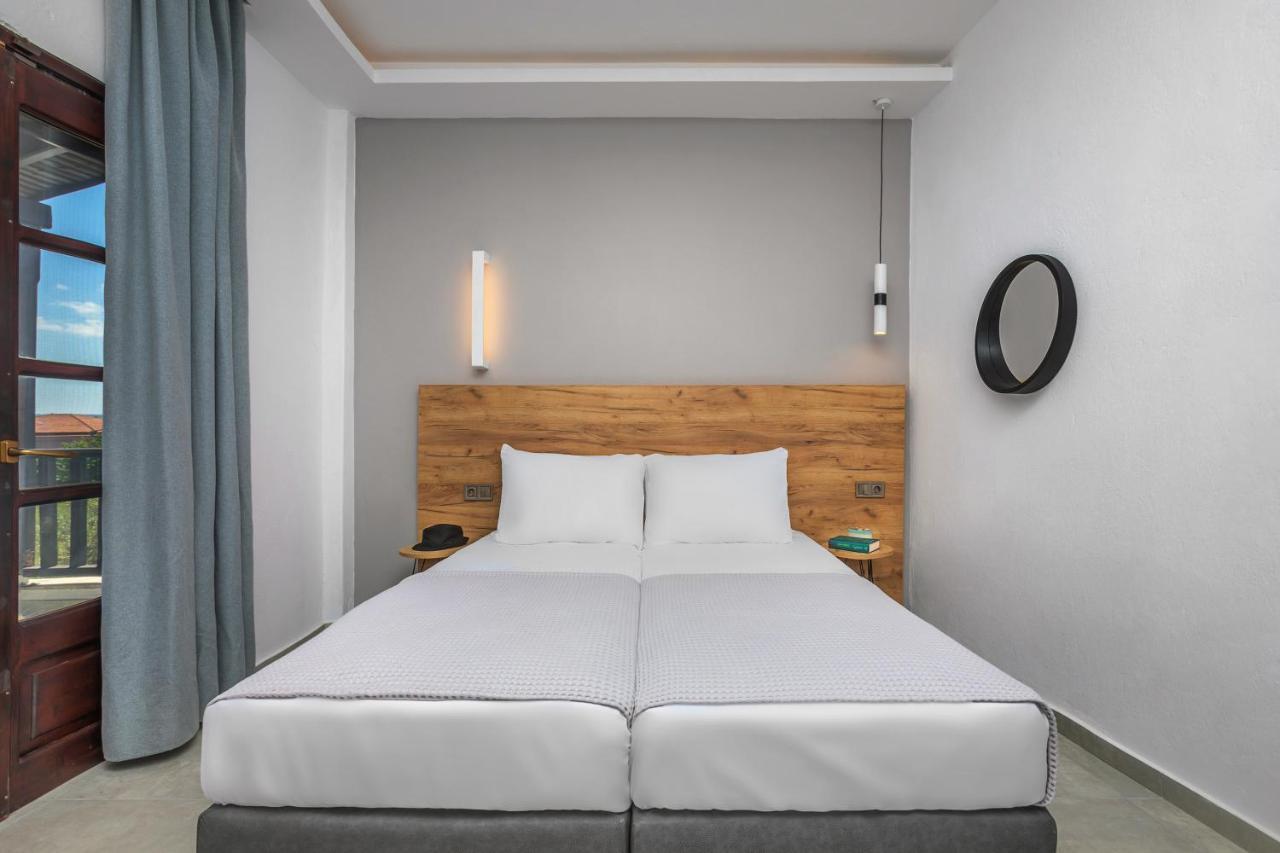 Eleon Suites Afytos Ngoại thất bức ảnh
